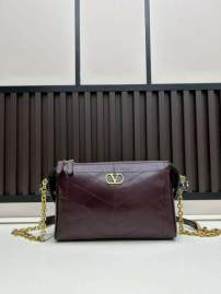 Picture of Valentino Handbags _SKUfw221784353fw